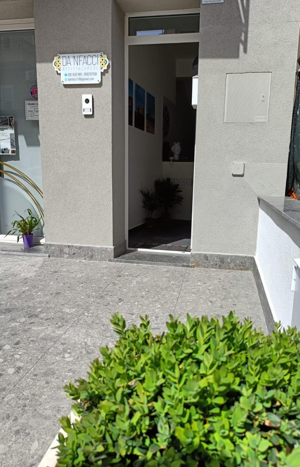 Da 'Nfacci Affittacamere Carini Esterno foto